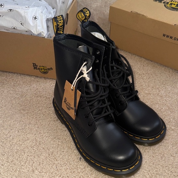 Dr. Martens Shoes - Dr. Martens 1460 W smooth black